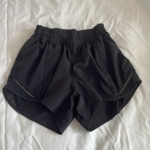 Lululemon hotty hot low rise shorts